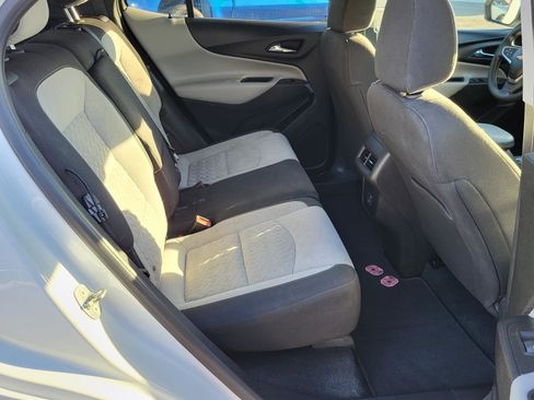 Used 2022 Chevrolet Equinox LS w/ LS Convenience Package image 11
