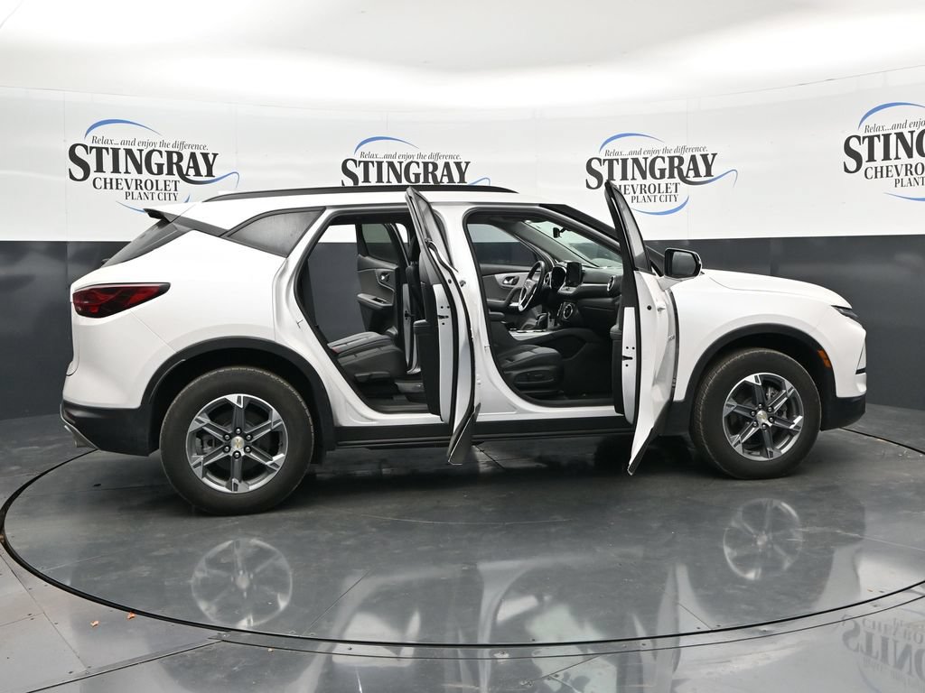 Used 2025 Chevrolet Blazer LT w/ Sound & Technology Package FWD image 36