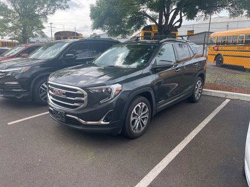 Used 2020 GMC Terrain SLT w/ Preferred Package AWD/4WD image 2