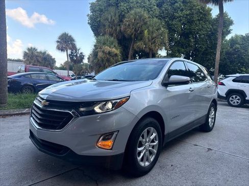 Used 2018 Chevrolet Equinox LT FWD image 2