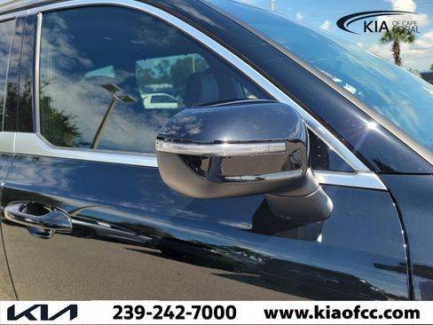 Certified 2024 Kia Telluride EX w/ EX Captain's Chair Package FWD image 8