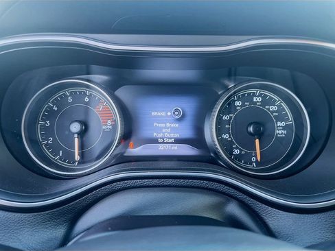 Used 2022 Jeep Cherokee Trailhawk image 12