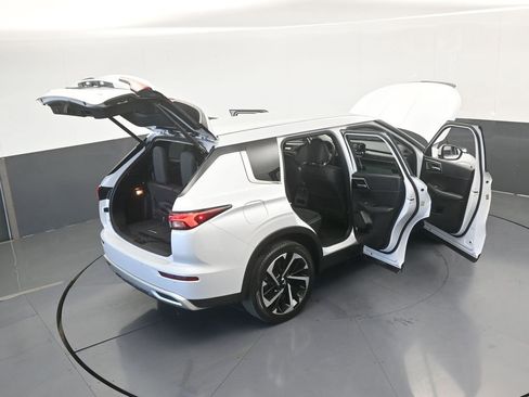 Used 2023 Mitsubishi Outlander SE image 77
