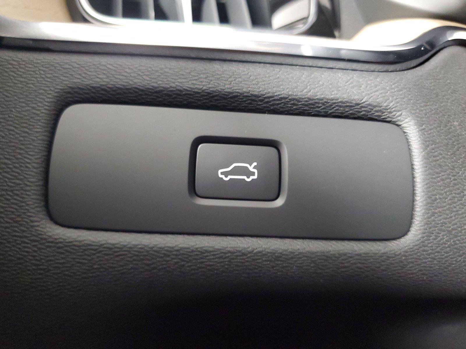 Used 2027 Volvo XC60 B5 Ultra AWD/4WD image 35