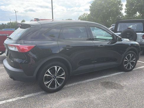Used 2021 Ford Escape SE w/ SE Sport Appearance Package AWD/4WD image 4