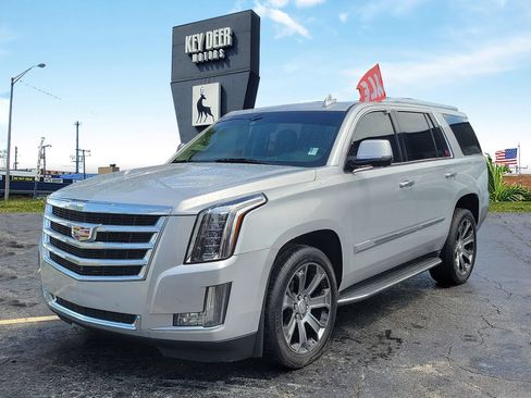 Used 2016 Cadillac Escalade Luxury AWD/4WD image 1