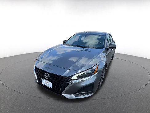 Used 2025 Nissan Altima 2.5 SV FWD image 5