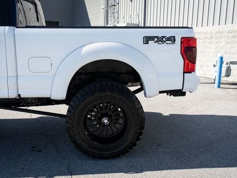 Used 2022 Ford F250 Lariat w/ Black Appearance Package image 18