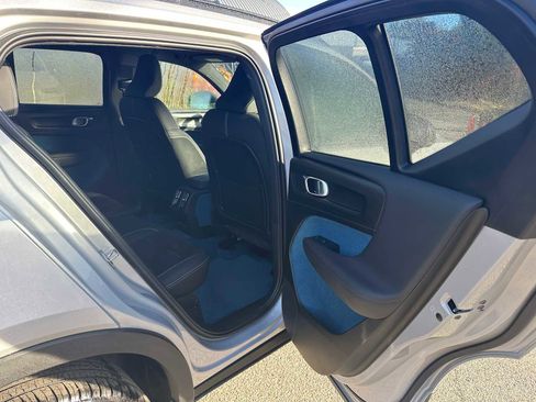 Certified 2023 Volvo XC40 Recharge Ultimate image 12