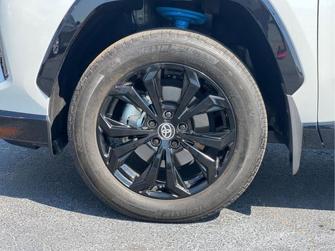 Used 2024 Toyota RAV4 XSE AWD/4WD image 26
