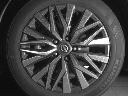 Used 2025 Nissan Altima 2.5 SV FWD image 12