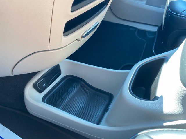 Used 2023 Chrysler Pacifica Touring-L FWD image 32