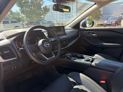 Used 2024 Nissan Rogue Platinum w/ Platinum Premium Package AWD/4WD image 10