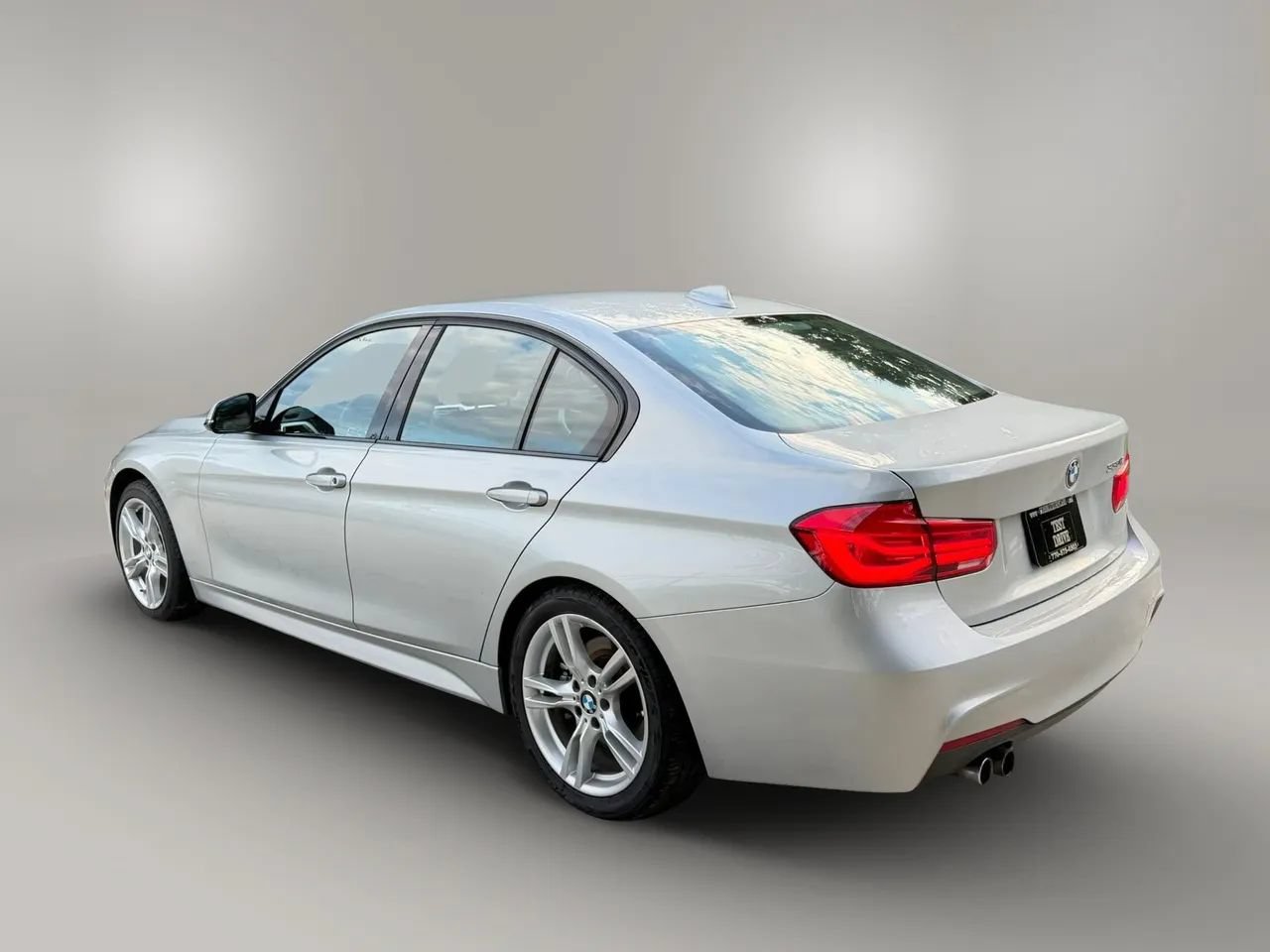 Used 2018 BMW 330i Sedan w/ M Sport Package RWD image 8