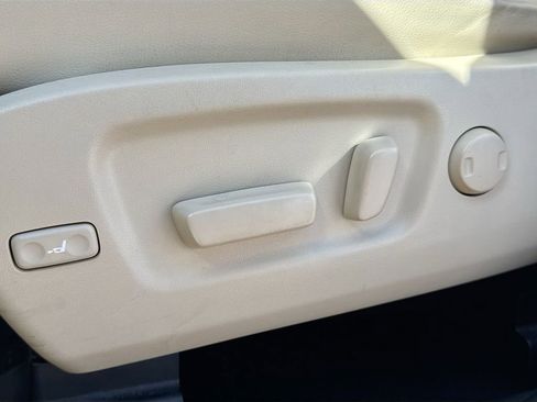 Used 2016 Toyota Highlander Limited Platinum image 16