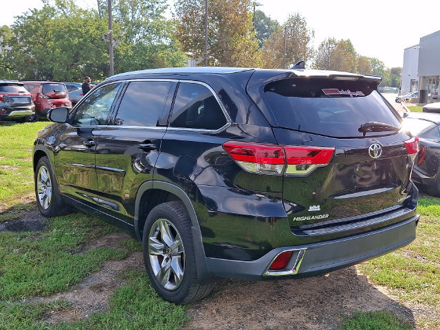 Used 2017 Toyota Highlander Limited AWD/4WD image 4