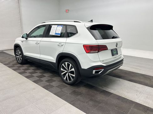 Used 2023 Volkswagen Taos SE w/ Panoramic Sunroof Package image 3