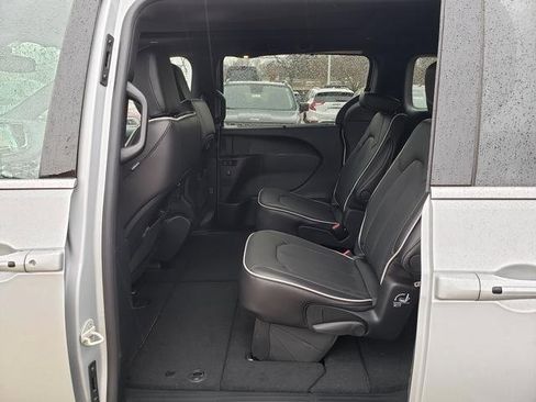 New 2026 Chrysler Pacifica Limited w/ Trailer Tow Group image 7