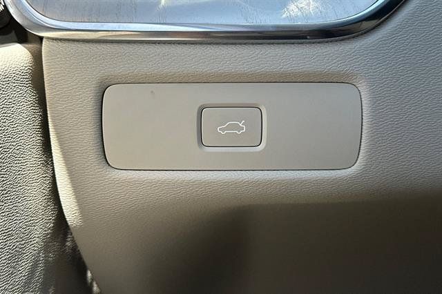 Used 2026 Volvo XC60 B5 Ultra w/ Protection Package Premier AWD/4WD image 31