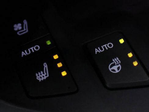 Used 2024 Lexus LX 600 4WD w/ Luxury Package image 35