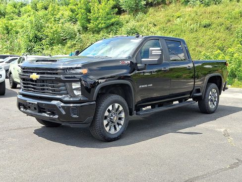 Used 2025 Chevrolet Silverado 2500 Custom w/ Custom Value Package AWD/4WD image 3