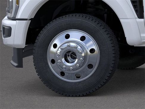 New 2026 Ford F450 Platinum w/ FX4 Off-Road Package image 19
