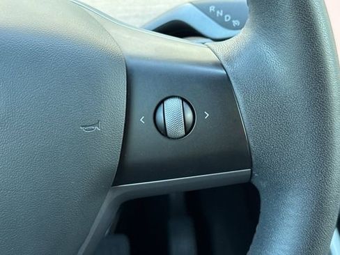 Used 2021 Tesla Model Y Long Range AWD/4WD image 28