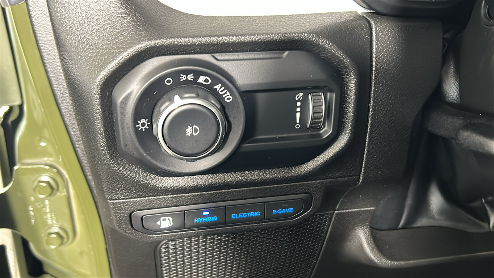 Used 2024 Jeep Wrangler Unlimited w/ Convenience Group AWD/4WD image 23