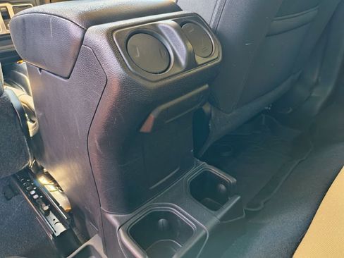 Used 2021 Jeep Wrangler Sport S image 23