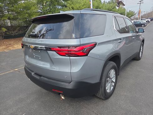 Used 2023 Chevrolet Traverse LT image 3
