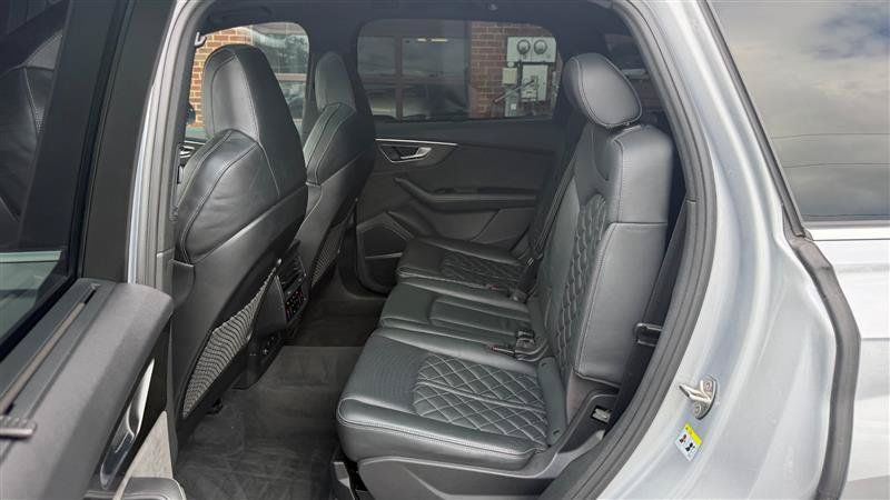 Used 2022 Audi SQ7 Premium Plus w/ SQ7 Executive Package AWD/4WD image 21