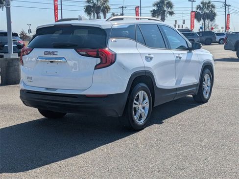 Used 2020 GMC Terrain SLE w/ Driver Convenience Package image 3