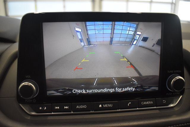 Used 2025 Nissan Rogue SV AWD/4WD image 8
