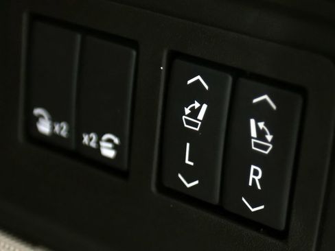 Used 2025 Cadillac Escalade Sport Platinum w/ LPO, ONYX Package image 14