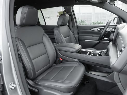 Used 2024 Chevrolet Traverse LT FWD image 41