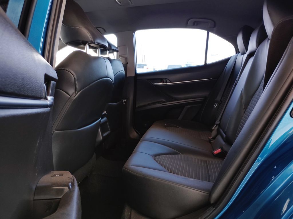 Used 2019 Toyota Camry SE w/ Carpet Mat Package FWD image 19