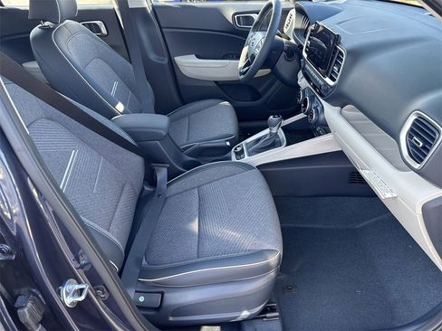 Used 2025 Hyundai Venue Limited image 13