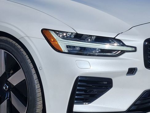 Used 2025 Volvo S60 T8 Plus image 27