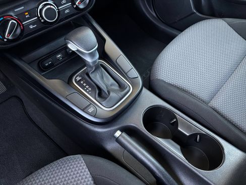 Used 2025 Kia Soul LX w/ LX Technology Package FWD image 39