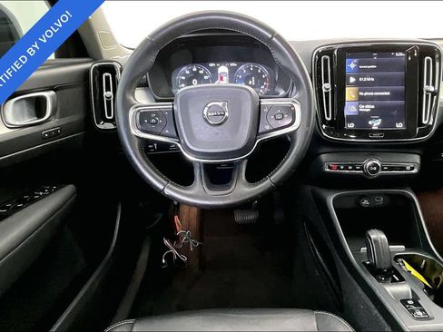 Used 2021 Volvo XC40 T4 Momentum w/ Protection Package Premier FWD image 5