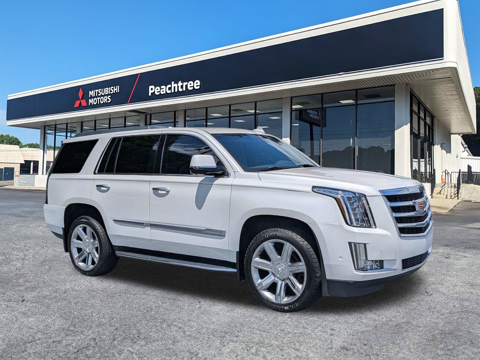 Used 2019 Cadillac Escalade Luxury AWD/4WD image 1