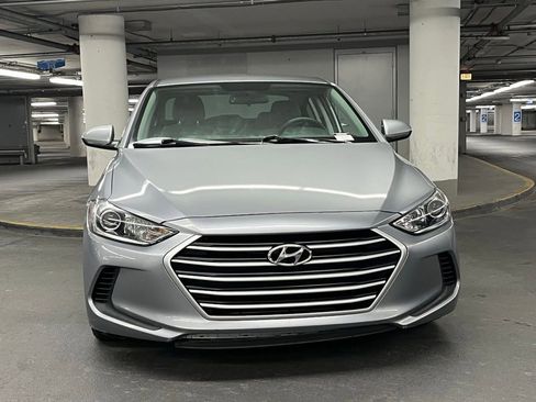 Used 2017 Hyundai Elantra SE image 25
