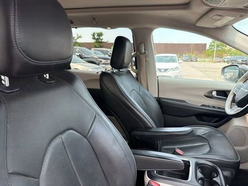 Used 2019 Chrysler Pacifica Limited FWD image 29