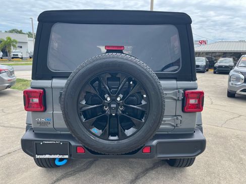 Used 2022 Jeep Wrangler Unlimited Sahara w/ Safety Group AWD/4WD image 5