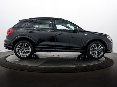 Used 2023 Audi Q3 2.0T Premium w/ Black Optic Sport Package image 3