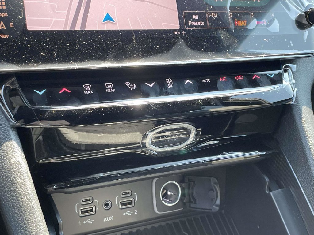 New 2027 Jeep Grand Cherokee Altitude RWD image 38