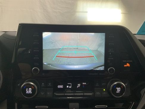 Used 2022 Toyota Highlander XLE image 32