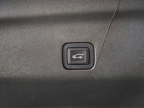 Used 2022 Chevrolet Tahoe High Country image 11