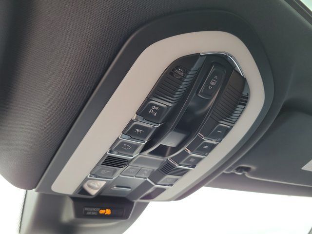 Certified 2023 Porsche Macan AWD/4WD image 38