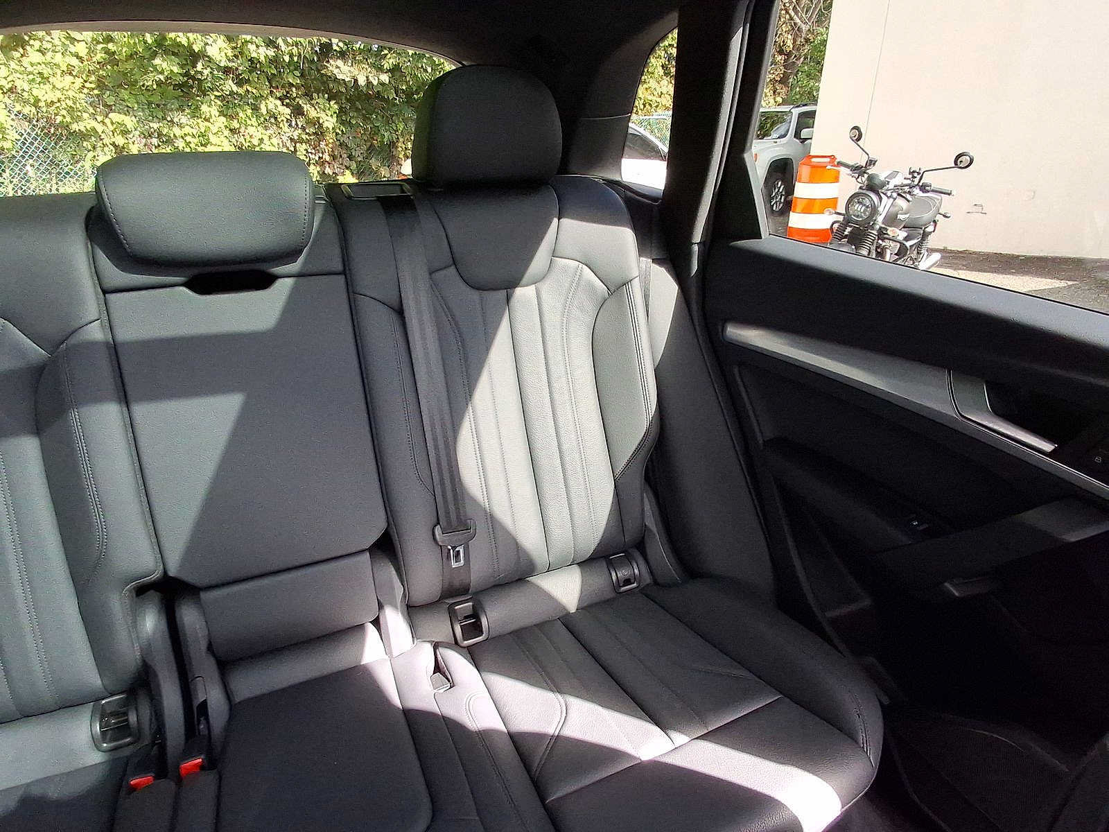 Used 2020 Audi Q5 2.0T Premium w/ Titanium Sport Package AWD/4WD image 14